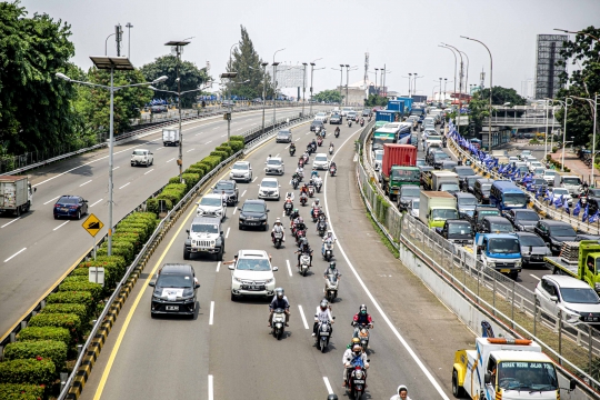 Motor Terobos Tol di Tengah Iring-iringan Rizieq Shihab