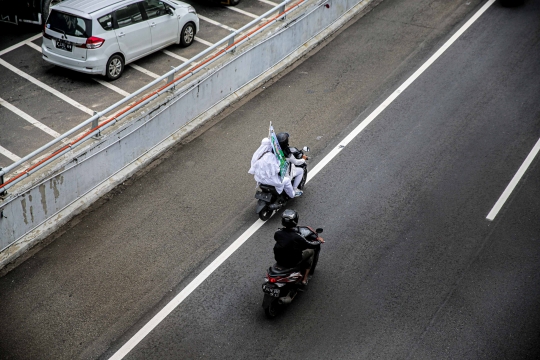 Motor Terobos Tol di Tengah Iring-iringan Rizieq Shihab