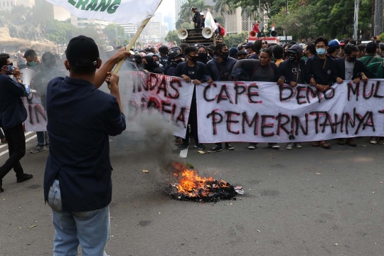 Peringati Hari Pahlawan, Mahasiswa Tuntut Pencabutan Pengesahan UU Cipta Kerja