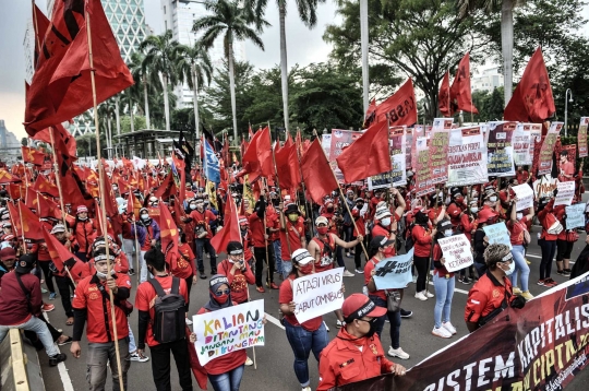 Ratusan Buruh Kembali Tolak UU Cipta Kerja di Patung Kuda