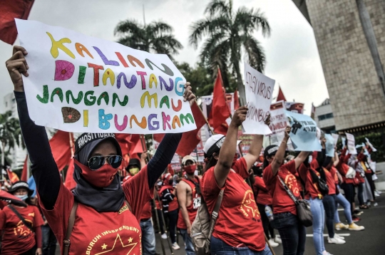 Ratusan Buruh Kembali Tolak UU Cipta Kerja di Patung Kuda