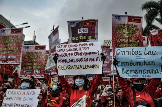 Ratusan Buruh Kembali Tolak UU Cipta Kerja di Patung Kuda