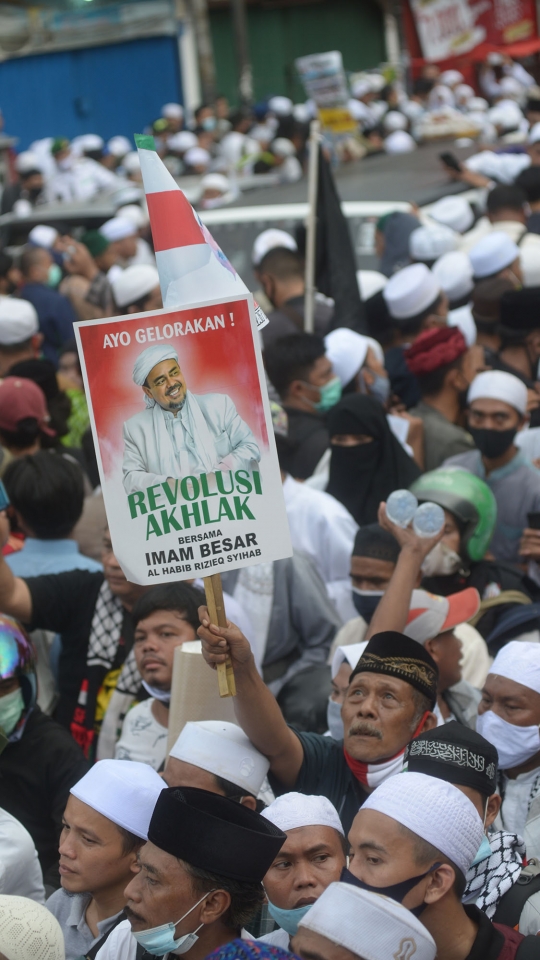 Ribuan Simpatisan Kawal Kepulangan Imam Besar FPI Rizieq Shihab