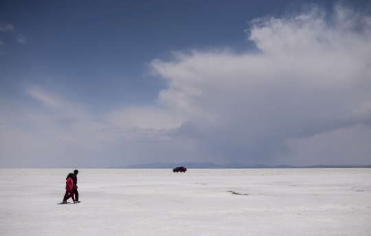 Indahnya Salar de Uyuni, Dataran Garam Terluas di Dunia
