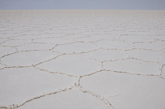 Indahnya Salar de Uyuni, Dataran Garam Terluas di Dunia