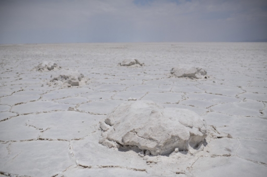 Indahnya Salar de Uyuni, Dataran Garam Terluas di Dunia