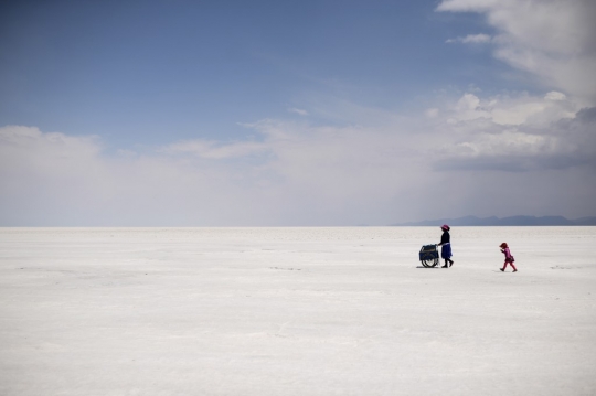 Indahnya Salar de Uyuni, Dataran Garam Terluas di Dunia