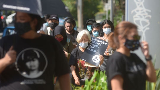 Aksi Aktivis HAM Peringati 22 Tahun Tragedi Semanggi I