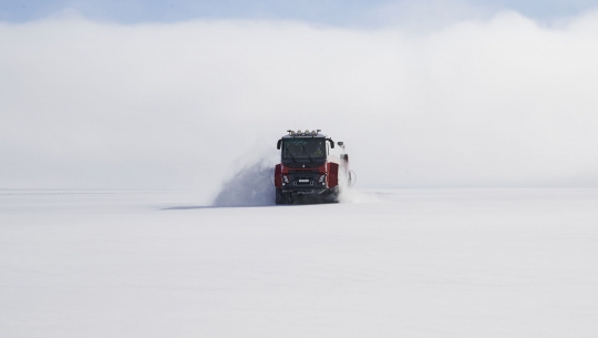 Penampakan Bus Wisata untuk Jelajahi Gletser di Islandia