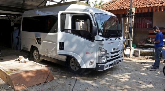 Intip Modifikasi Isuzu Elf Menjadi Campervan di Depok