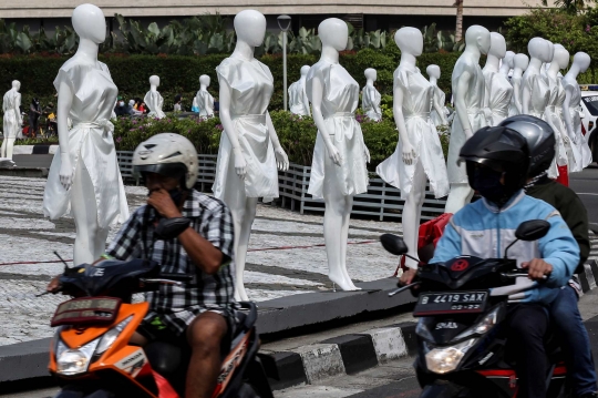 Mengenang Korban Kecelakaan Lalu Lintas, Puluhan Mannequin Dipajang di Bundaran HI