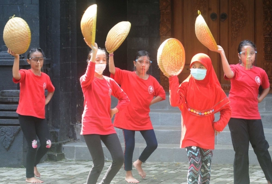 Antusiasme Anak-Anak Belajar Menari dengan Protokol Kesehatan