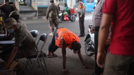 Operasi Yustisi, Petugas Jaring Pelanggar Masker di Kampung Melayu