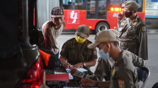 Operasi Yustisi, Petugas Jaring Pelanggar Masker di Kampung Melayu