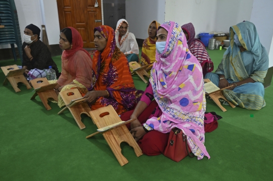 Potret Sekolah Islam Pertama untuk Transgender di Bangladesh