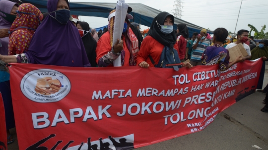 Warga Kampung Sawah Tutup Akses Jalan Cakung-Cilincing