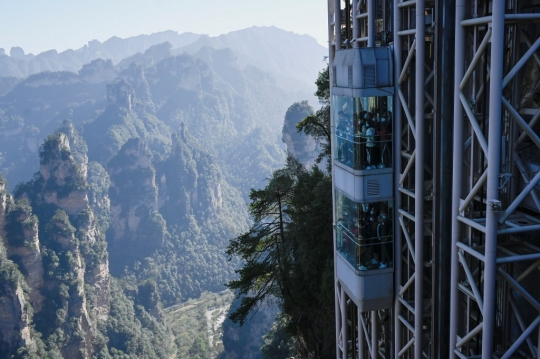 Elevator Bailong, Lift Outdoor Tertinggi Dunia yang Bikin Ngeri