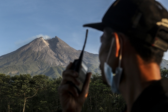 Memantau Aktivitas Gunung Merapi