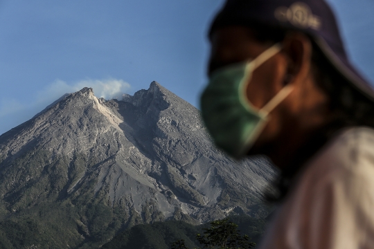 Memantau Aktivitas Gunung Merapi