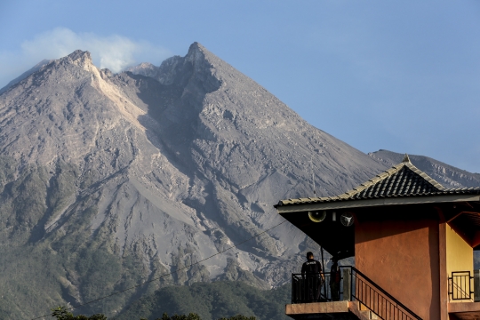 Memantau Aktivitas Gunung Merapi