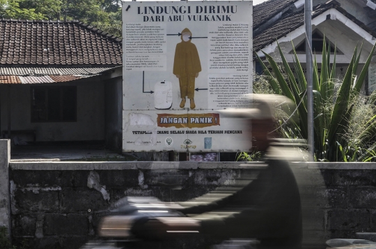 Kehidupan Warga Kaki Gunung Merapi di Tengah Status Siaga