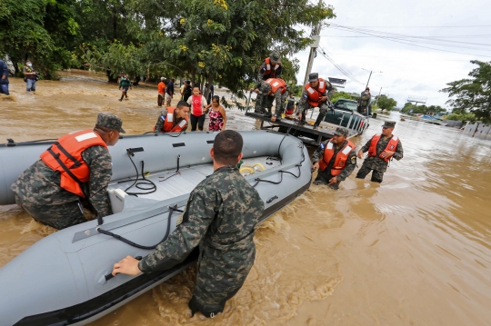Banjir Parah Akibat Badai Iota Landa Honduras