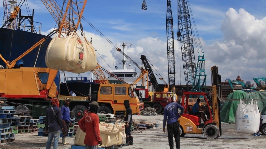 Menengok Aktivitas Pelabuhan Sunda Kelapa Usai Diterjang Banjir Rob