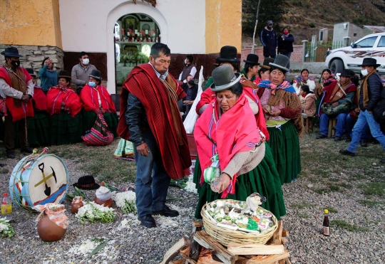 Melihat Dukun Aymara di Bolivia Gelar Ritual Meminta Hujan