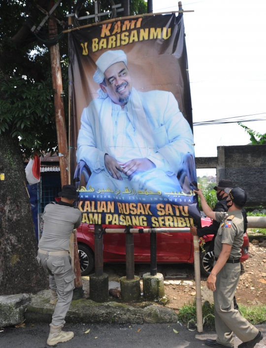Baliho-Baliho Habib Rizieq di Kota Bogor Diturunkan