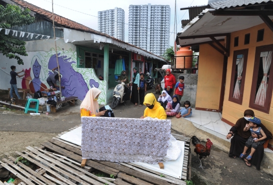 Pembuatan Mural di Kampung Batik Cibuluh