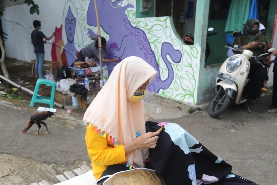 Pembuatan Mural di Kampung Batik Cibuluh