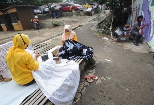 Pembuatan Mural di Kampung Batik Cibuluh