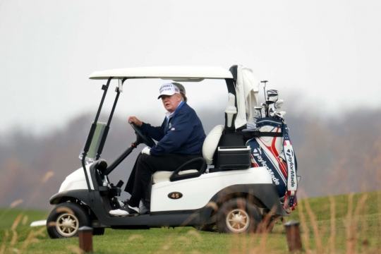 Tak Puas Hasil Pilpres AS, Donald Trump Pilih Main Golf Ketimbang Hadiri G20