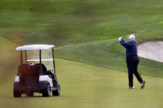 Tak Puas Hasil Pilpres AS, Donald Trump Pilih Main Golf Ketimbang Hadiri G20