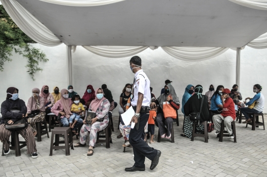 Suasana Penyaluran KJP Plus Tahap Dua di Matraman