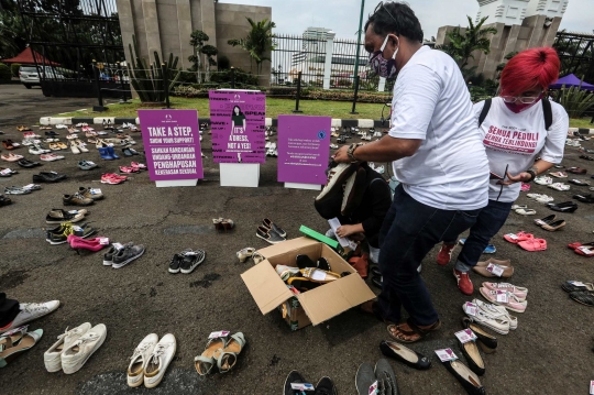 Aksi Diam Pegiat Komnas Perempuan Demo Sahkan RUU PKS