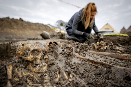 Penemuan Kuburan Massal di Parit Belanda