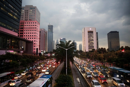 Pemandangan Macet di Jakarta Kembali Terlihat