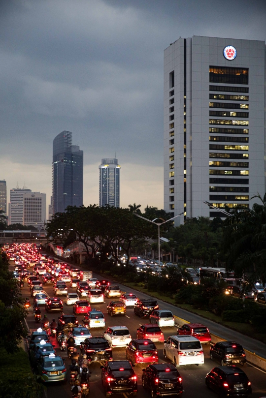 Pemandangan Macet di Jakarta Kembali Terlihat