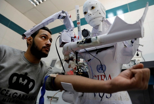 Mesir Gunakan Robot untuk Atasi Gelombang Kedua Covid-19