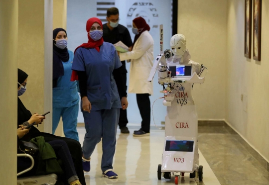 Mesir Gunakan Robot untuk Atasi Gelombang Kedua Covid-19