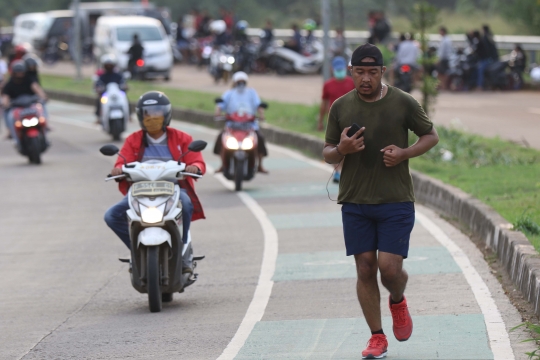 Berebut Tempat di Lingkar Luar Stadion Pakansari