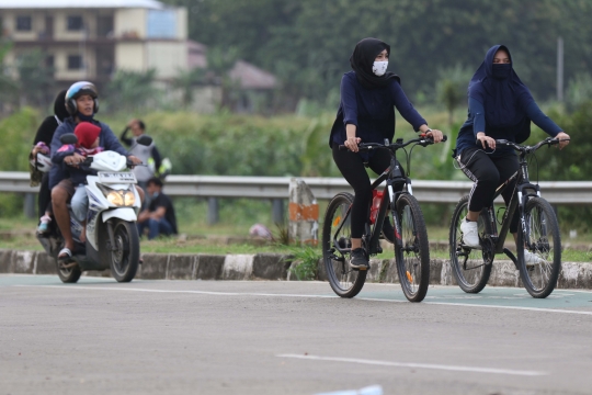 Berebut Tempat di Lingkar Luar Stadion Pakansari