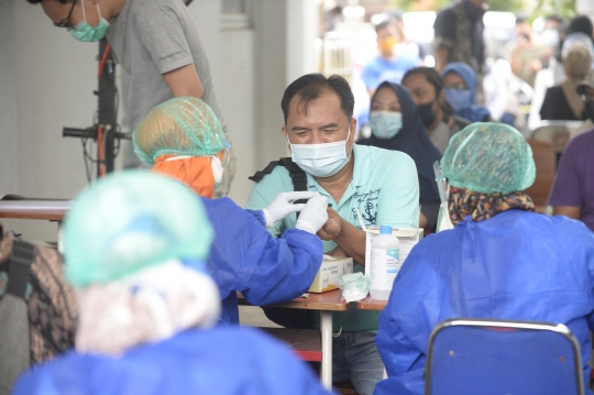 Jelang Pilkada, Petugas KPPS Tangerang Selatan Jalani Tes Kesehatan