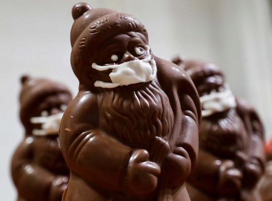 Lucunya Cokelat Sinterklas Bermasker di Hongaria