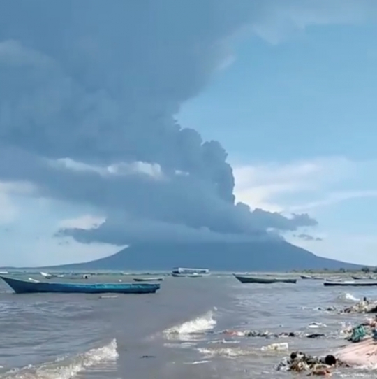 Gunung Ili Lewotolok di NTT Erupsi, Tinggi Kolom Abu 4.000 Meter