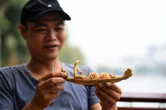 Mengintip Pembuatan Miniatur Unik dari Bambu di Hanoi