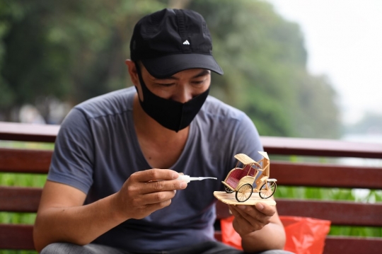 Mengintip Pembuatan Miniatur Unik dari Bambu di Hanoi