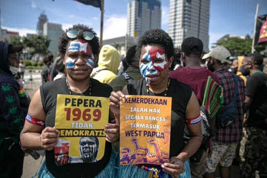 Aksi Mahasiswa Papua Sebelum Dibubarkan Polisi di Monas