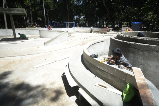 Pembangunan Fasilitas Bermain di Taman Kota 1 Tangsel